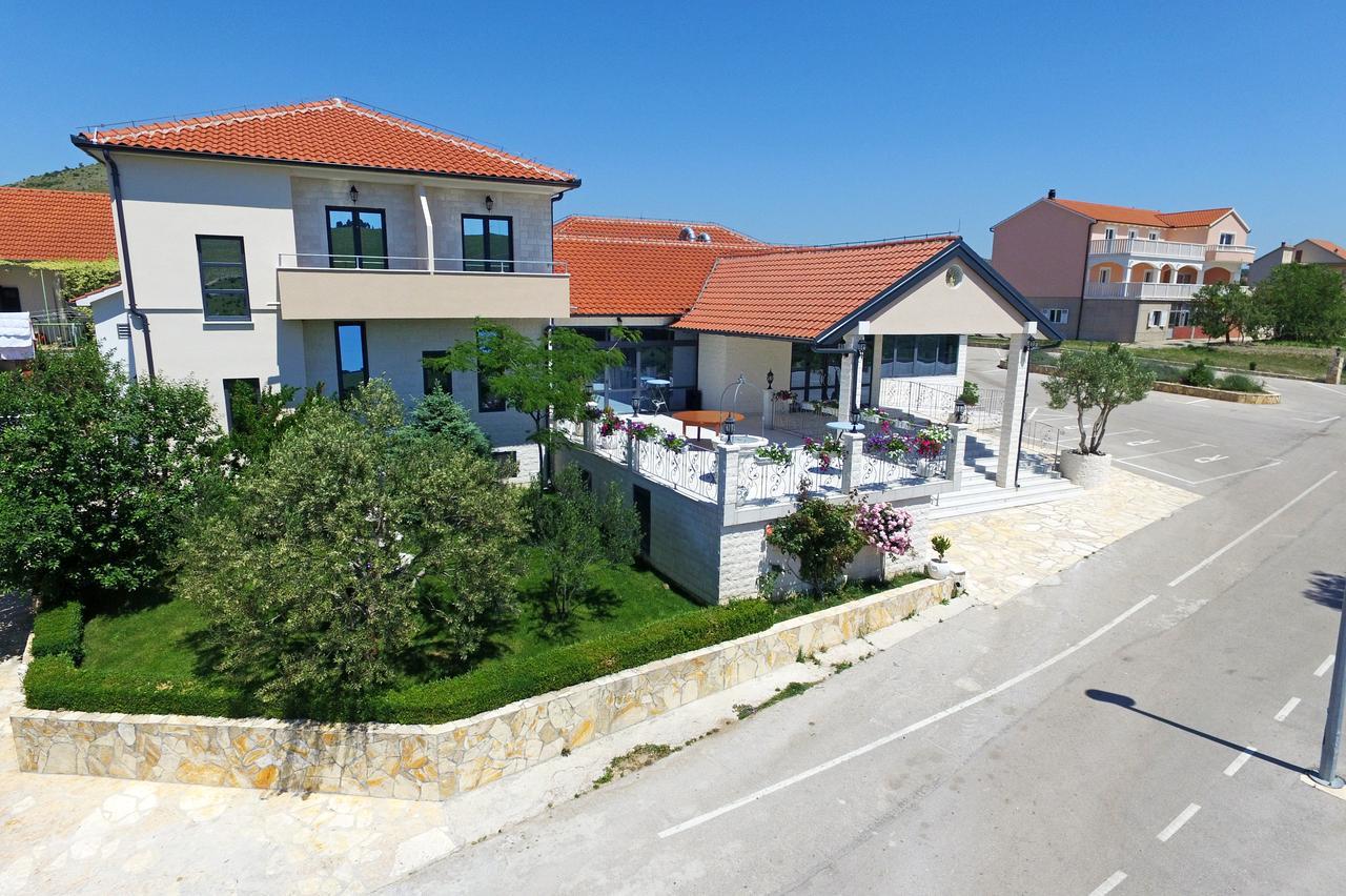 B&B Ave Maria Vrpolje Eksteriør billede