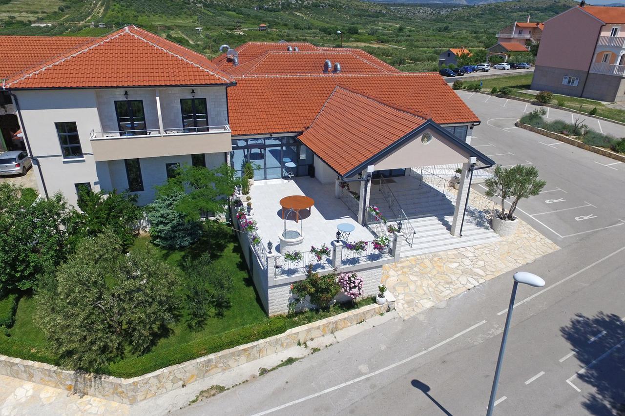 B&B Ave Maria Vrpolje Eksteriør billede