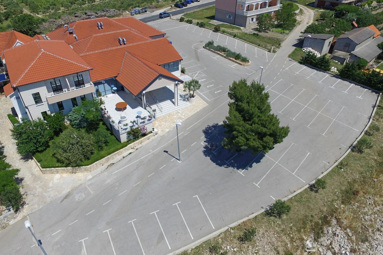 B&B Ave Maria Vrpolje Eksteriør billede